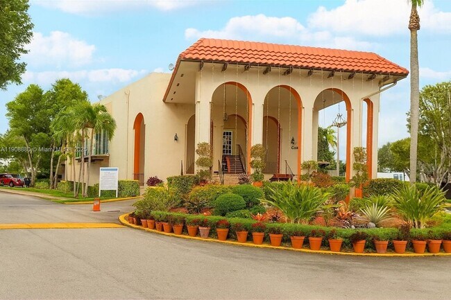 Photo - 10824 N Kendall Dr Unidad S28