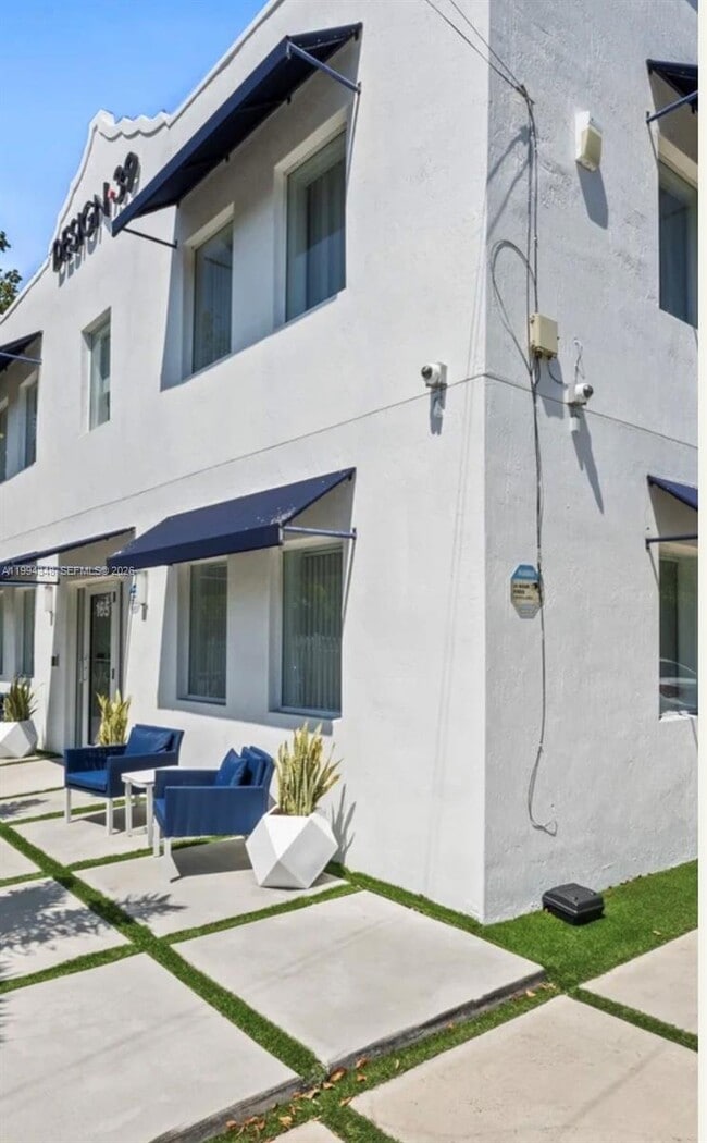 Photo - 165 NW 39th St Unit 7