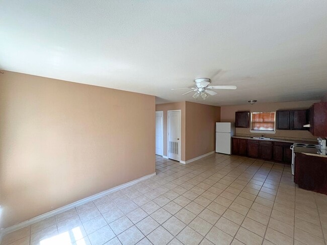 Photo - 418 W Plum St
