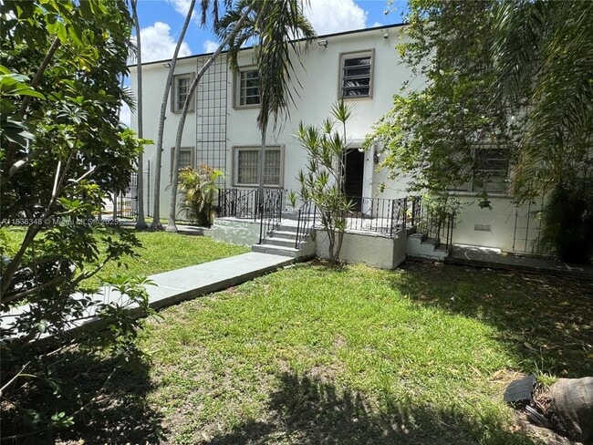 Building Photo - 1421 SW 37th Ave Unit 1-1 Rental