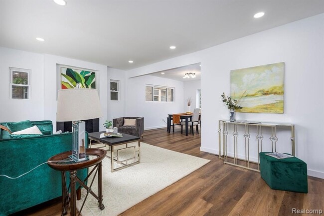 Photo - 2744 Lawrence St