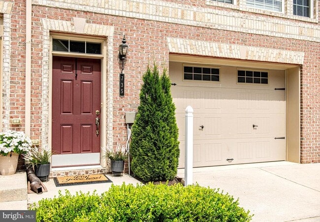 Photo - 735 Perthshire Pl