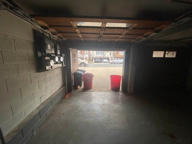 Building Photo - 164 W 18th St Unit 1 Rental