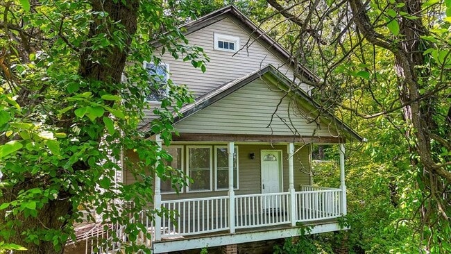 Building Photo - 629 S Rd