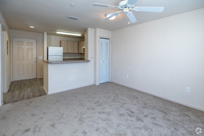 1BR,1BA-572SF-Living room