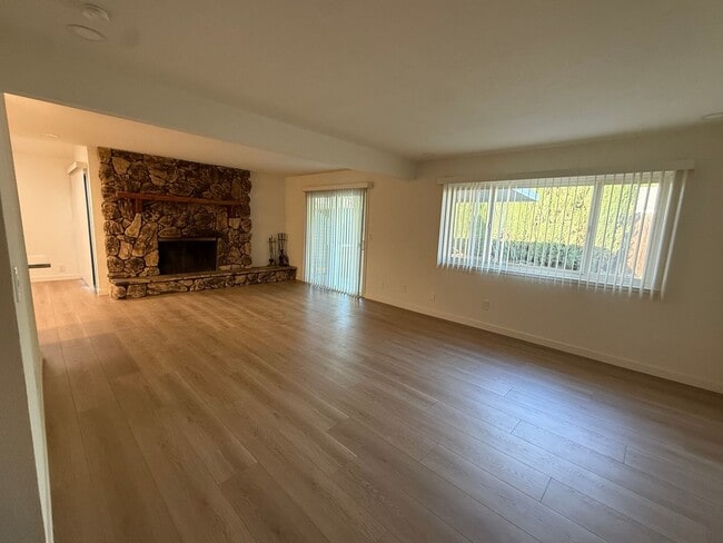 Photo - Showing Friday 7/10 from 5-6pm and Saturday 7/11 from 10-11am!! 3 Bed 2 Bath remodeled home