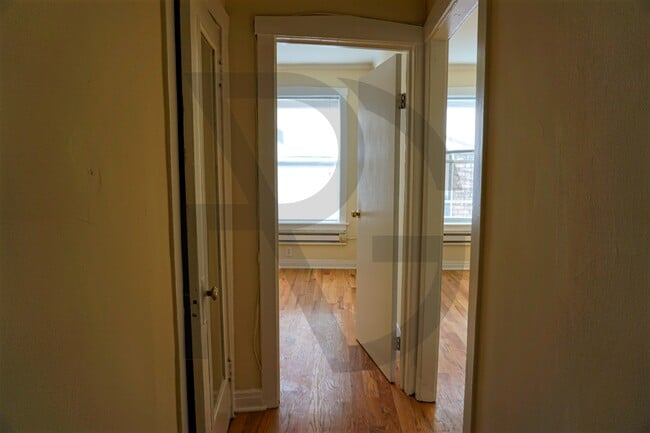 Building Photo - 515 W Melrose St Rental