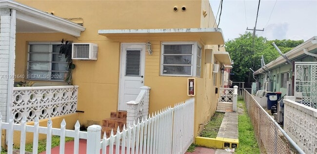 Building Photo - 2114 Biarritz Dr Unit 2