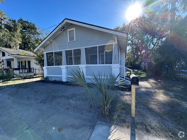 Building Photo - Charming Northside 4-Bedroom 2-Bath Home F...