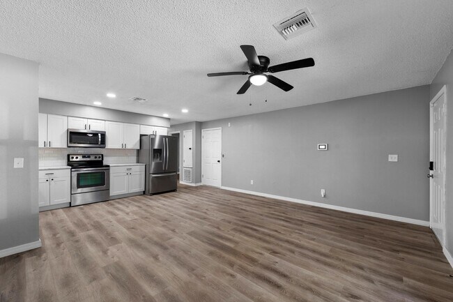 Photo - 37745 Walker Aly