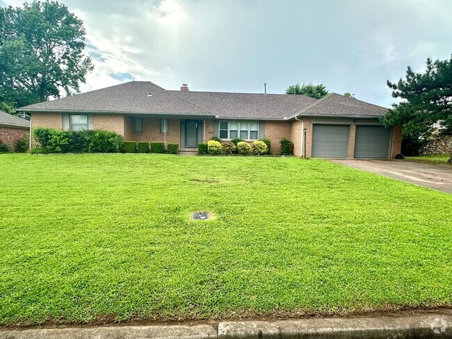 Building Photo - Beautiful move in ready 2 Bed 2.5 Bath 2 C... Rental
