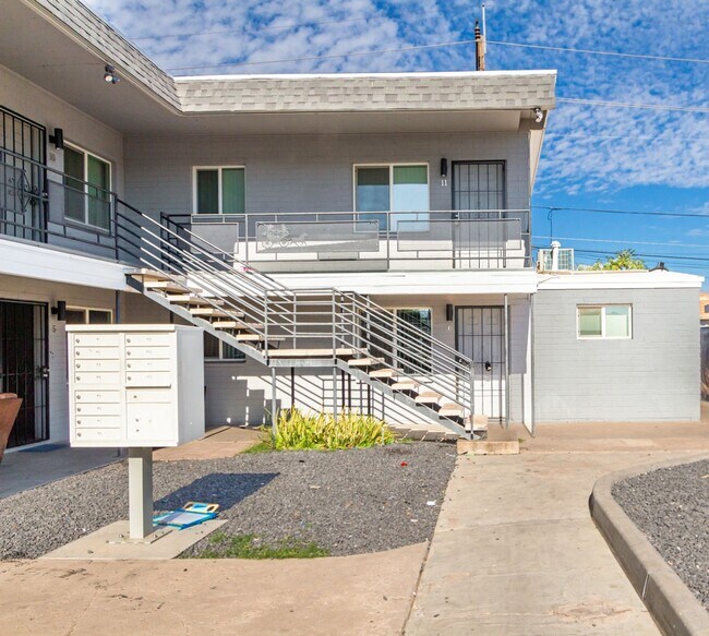 Building Photo - Renovated 2BD Unit 3