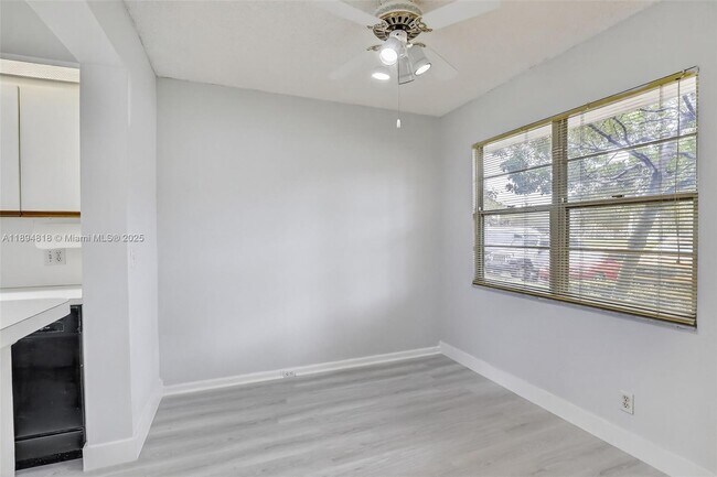 Photo - 701 SW 128th Ave Unit 111F