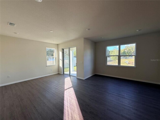 Photo - 1782 Tilia St