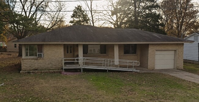 Building Photo - 1116 Parkway Dr