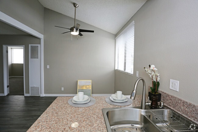 2BR, 2BA - 979 SF