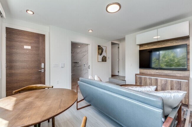 Photo - 1168 Pendrell St Unit 402