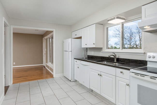 Photo - 303 Wygoda Cir