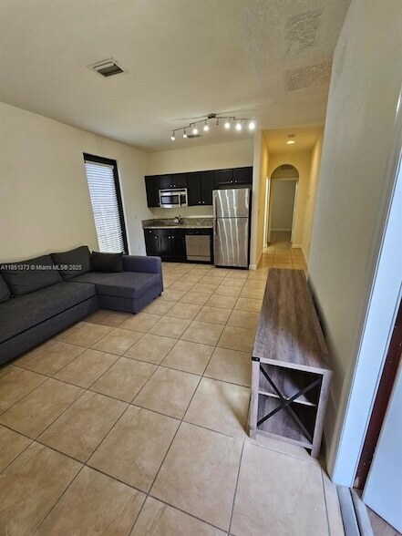 Building Photo - 588 SE 35 Ave Rental