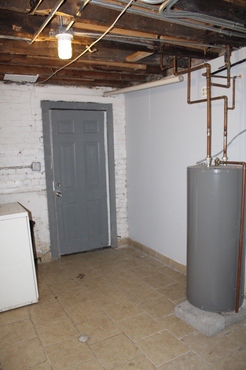 Building Photo - 1623 W 61st St Rental
