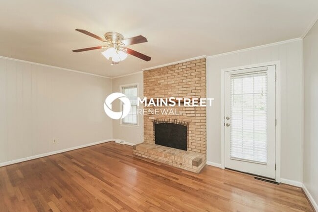 Photo - 3 Bedroom Pet-Friendly Home in Gastonia, NC with Main Street Renewal