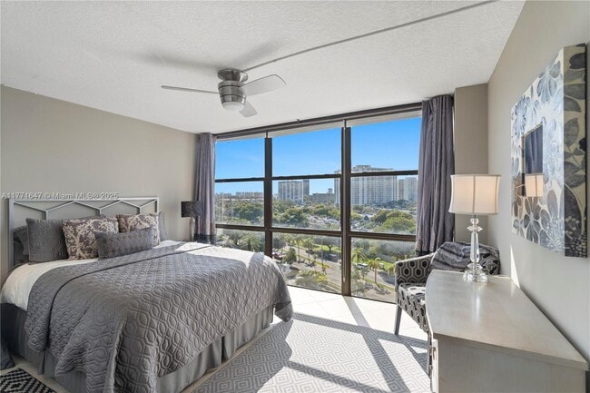 Photo - 800 Parkview Dr