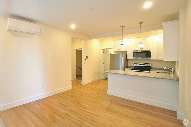 Building Photo - 875 Beacon St Unit 12H Rental