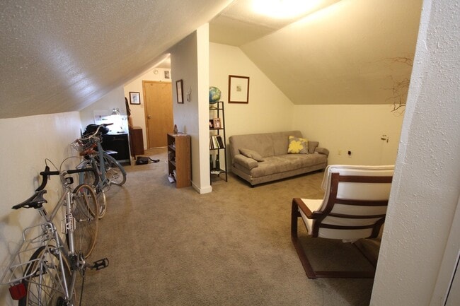 Quiet Upstairs Apartment in Provo |Availab... - Quiet Upstairs Apartment in Provo |Availab... Unidad 413