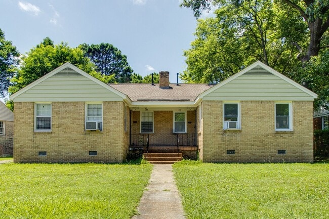 Building Photo - Classic Midtown Duplex