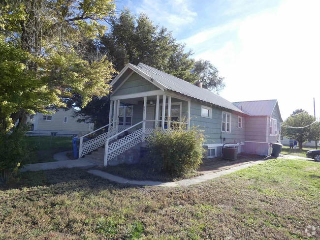 Building Photo - 651 N 13th Ave Unit A Rental