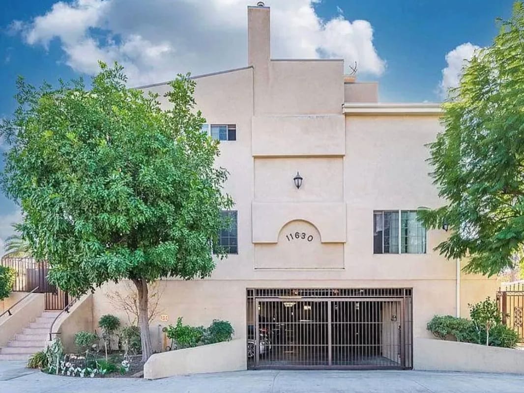 Photo - 11630 Hamlin St