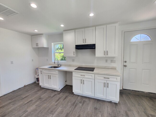 Photo - 10435 Las Lunitas Ave