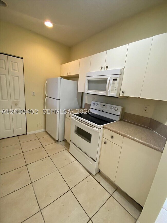 Photo - 959 NE 42nd Terrace Unit 959
