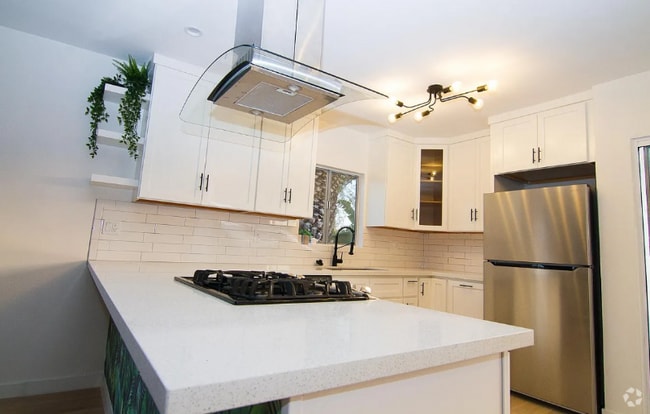 Building Photo - 3666 Greenfield Ave Unit #4 Rental
