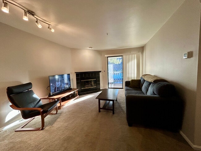 Sala de estar y puerta al balcón - 2727 Folsom St Unidad 306