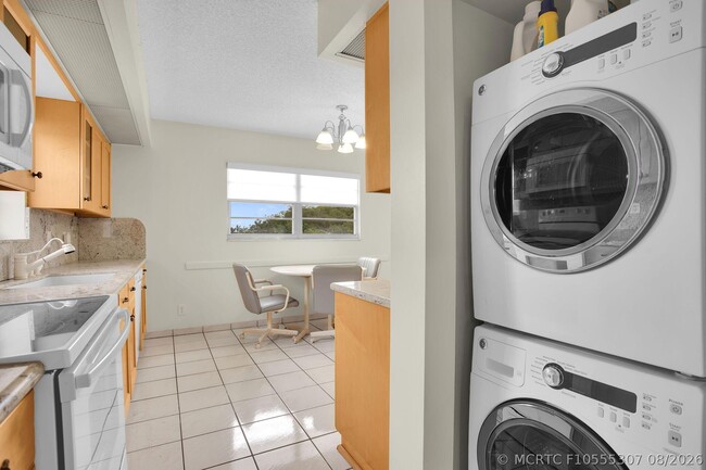 Building Photo - 1605 Abaco Dr Unit M4