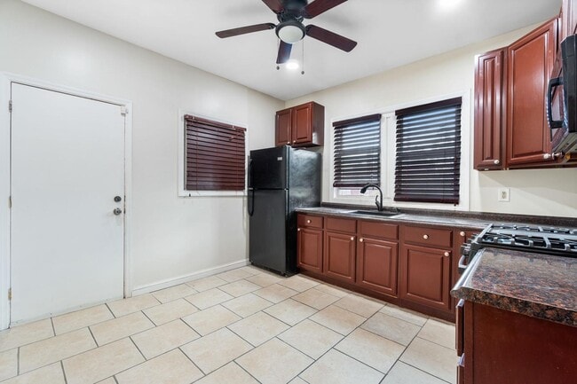 Photo - 156 Shepard Ave Unidad 2