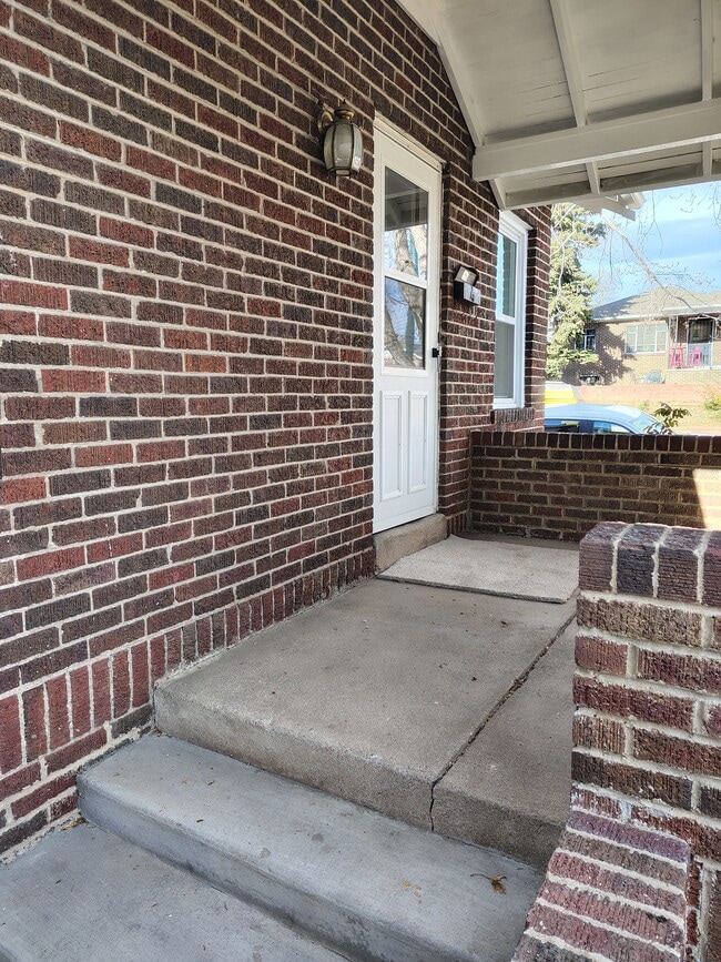 Photo - 3855 Julian St