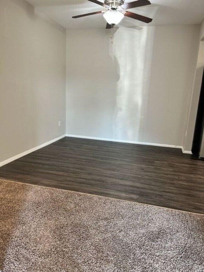 Photo - Abbey Lane Apartments Unit I5