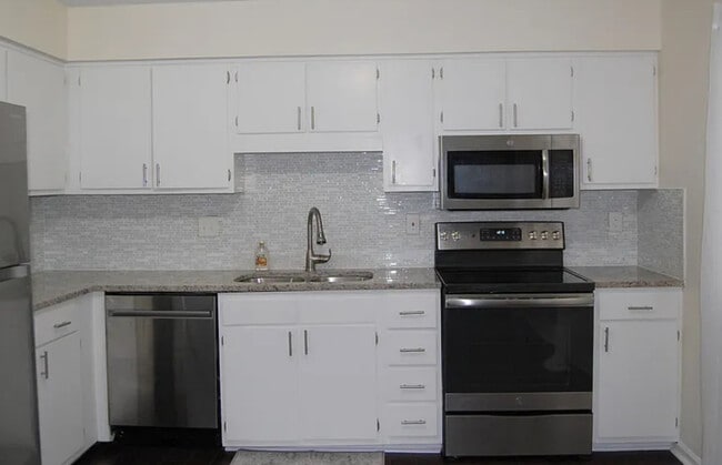 Photo - 800 Fargo St