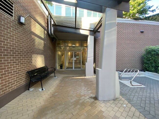 Photo - 445 2nd Av W