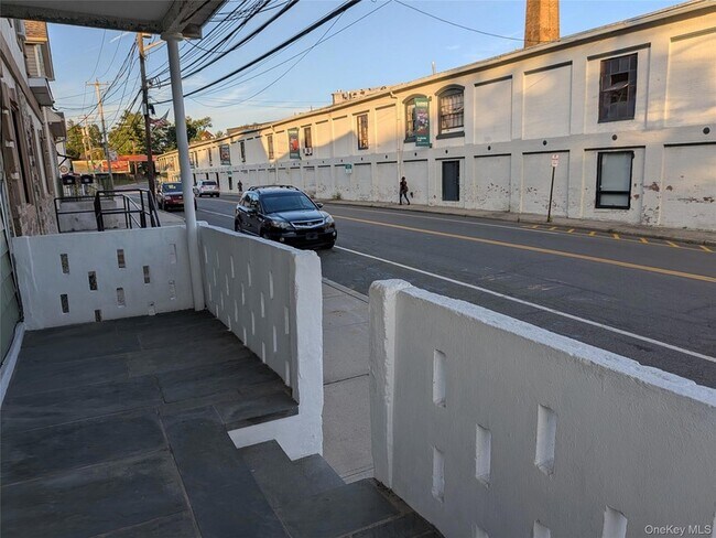 Photo - 90-92 W Railroad Avenue Unit