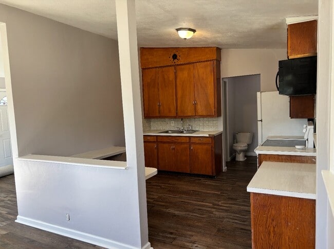 Photo - 852 Deborah St