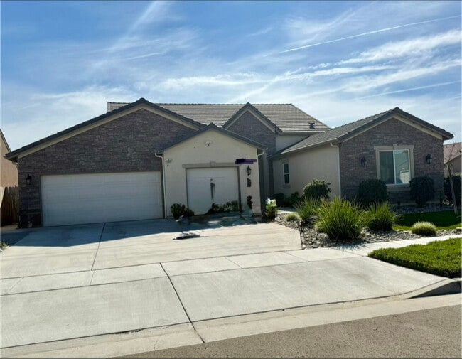 Photo - 2093 Cortner St