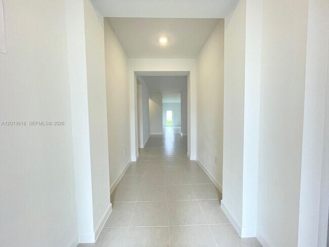 863 SE 26th Ter