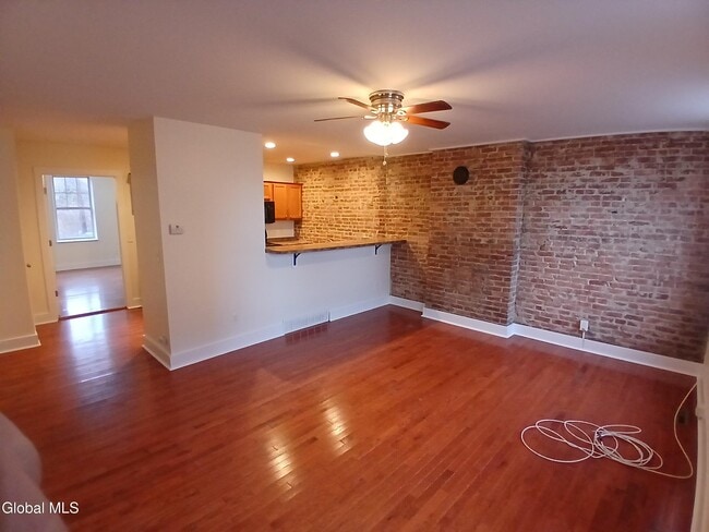 Building Photo - 24 Cataract St Unit #1