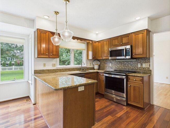 Building Photo - 701 Dogwood Ln