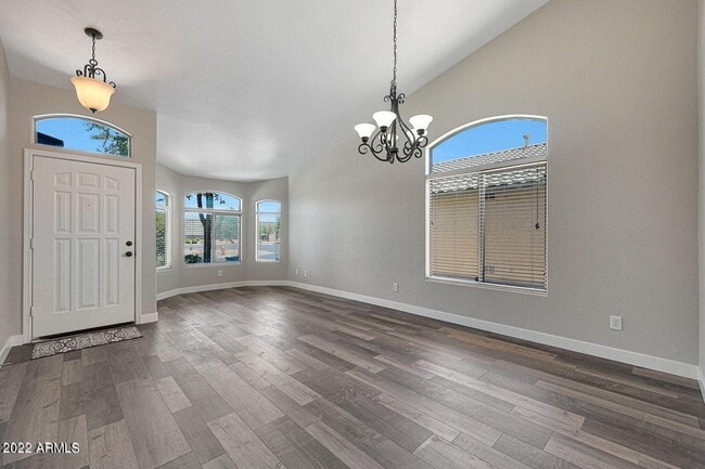 Photo - 15841 W Moreland St