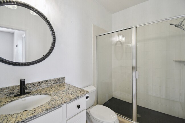 Photo - 531 Hedgewood Dr