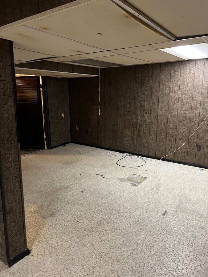 Photo - Section 8 Accepted - Beautiful Brick House...